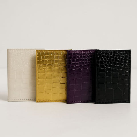 Crocodile-Textured Leather Card Holder – Compact Convenient Card Holder